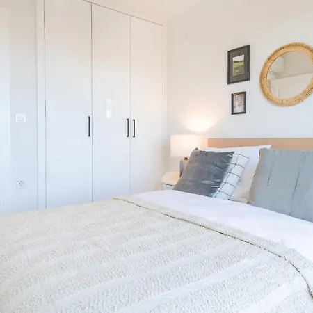 Flat With Backyard 5 Min To Marina Apartament