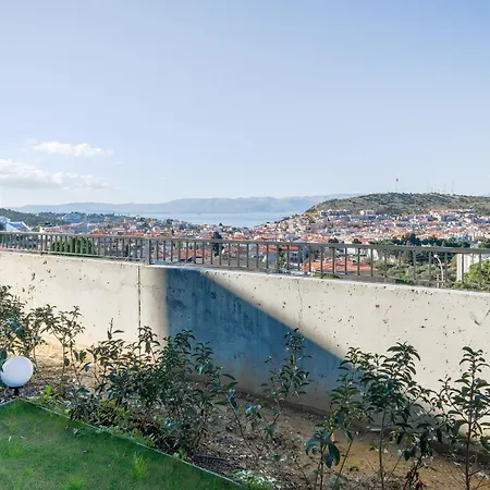 Flat With Backyard 5 Min To Marina *